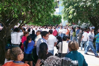 El Salvador: Trabajadores de Educación se concentran frente a las oficinas de esa institución