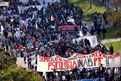 Chile. 200.000 estudiantes y profesores marcharon para incorporar sus propuestas a reforma educativa