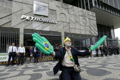 &#039;Huelga indefinida&#039; en Petrobras &#039;por desmantelamiento de la empresa&#039;