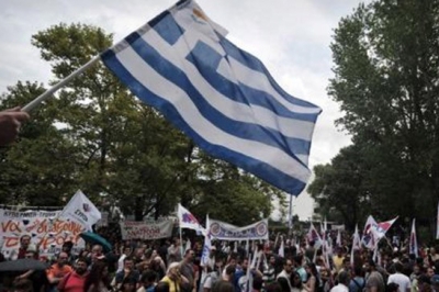 Miles de griegos se manifiestan en medio de paro general contra reforma de Seguridad Social, y suba de combustibles e impuestos